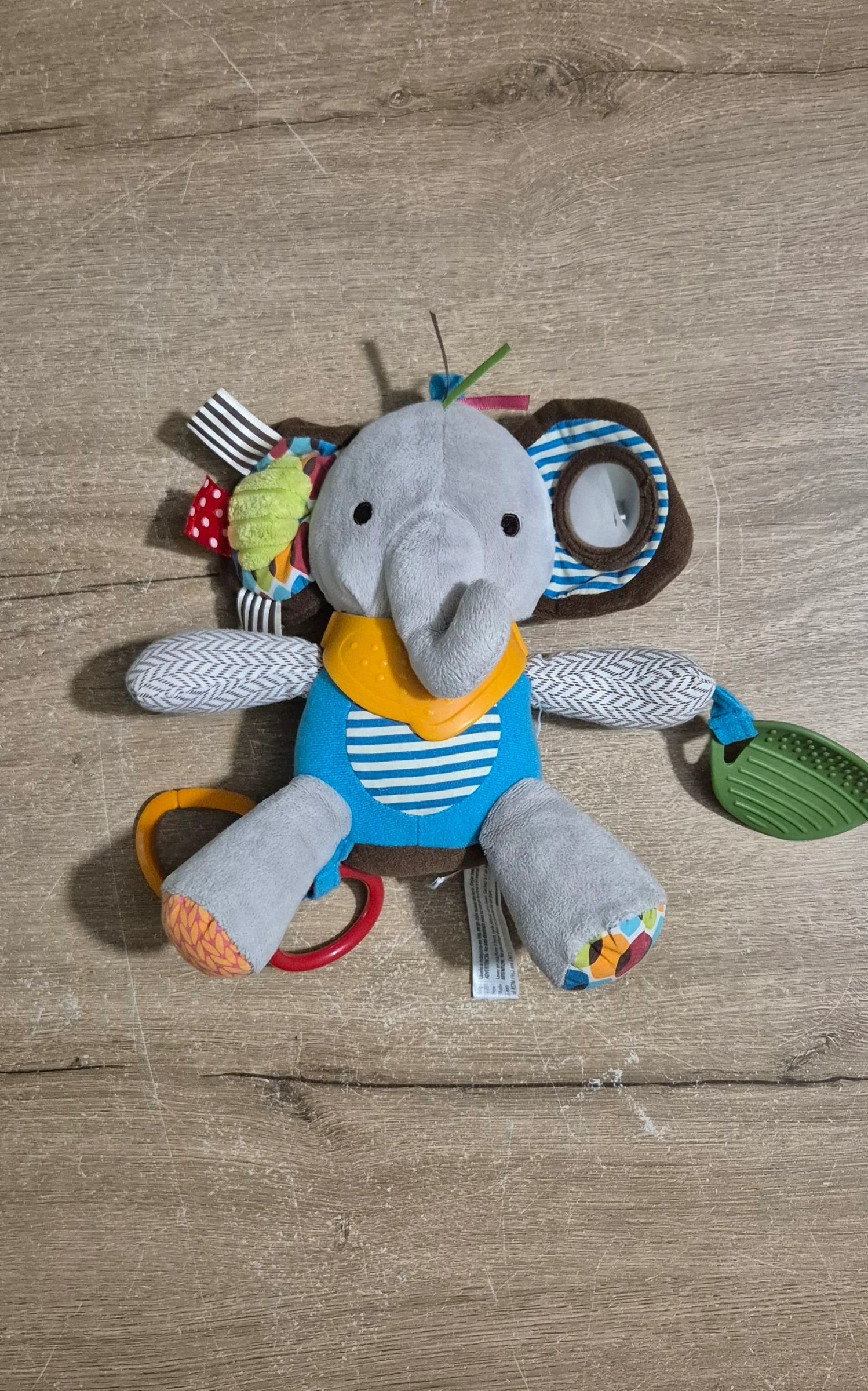 Peluche éléphant d'activités 